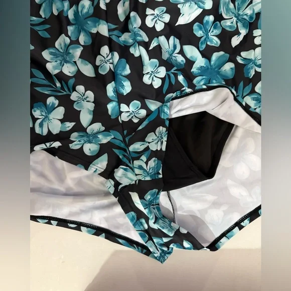 BloomChic Tropical Flower Print Pockets One-Piece Swimsuit. Size 30 - Picture 13 of 15